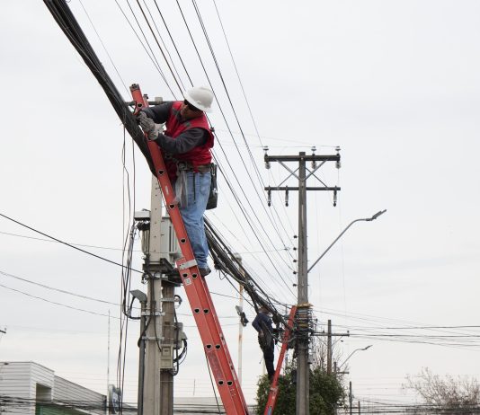 Talca despeja su cielo urbano: más de 1.500 metros de cables retirados y 5.000 metros ordenados